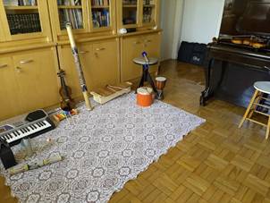 Uma imagem contendo no interior, mesa, edifício, quarto

O conteúdo gerado por IA pode estar incorreto.